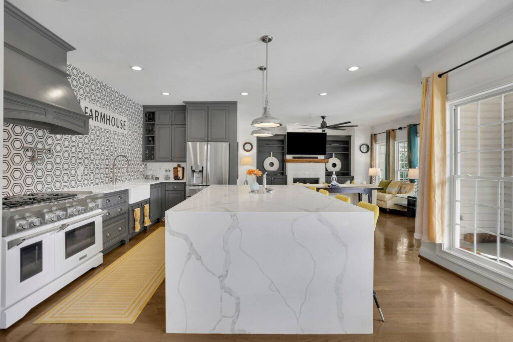 17b4fa2e f90d 4710 8583 f0ea03e586ad