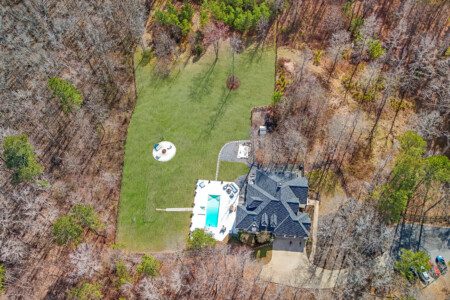 53a35f6e 57e3 4655 843a f634e27093a1